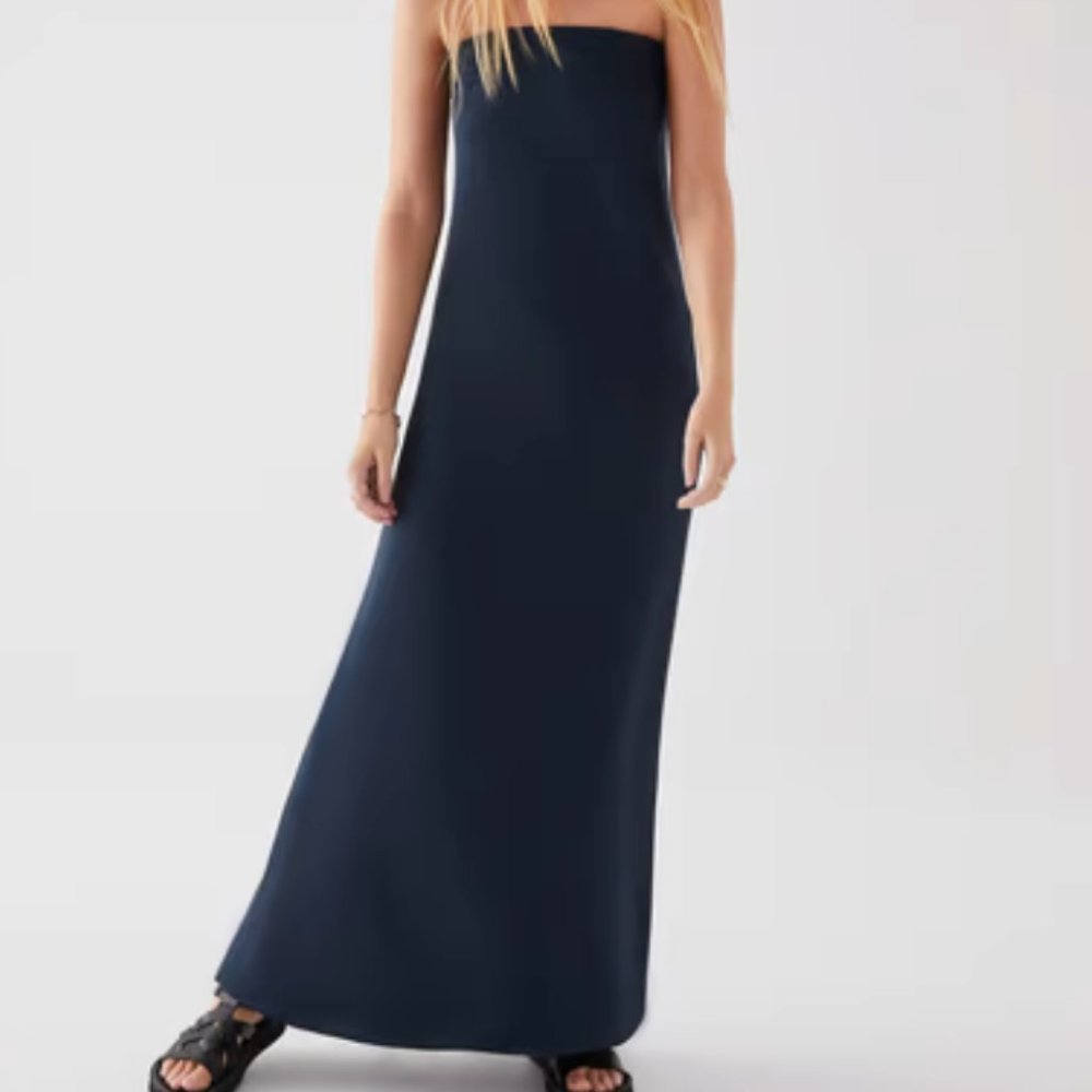 Goop Victoria Strapless Maxi